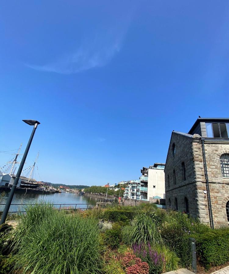 Sublime Waterfront Retreat With Private Terrace Apartamento Bristol Exterior foto